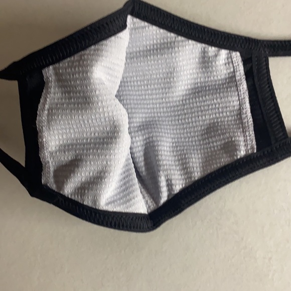 Asics three layer black mask. Tried on didnt fit - Picture 2 of 4